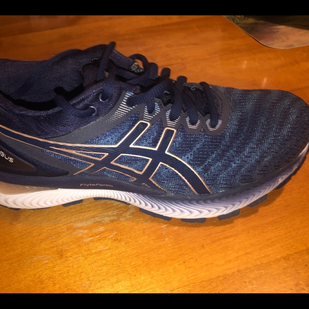 New ASICS Ladies Shoes, Size 6 1/2